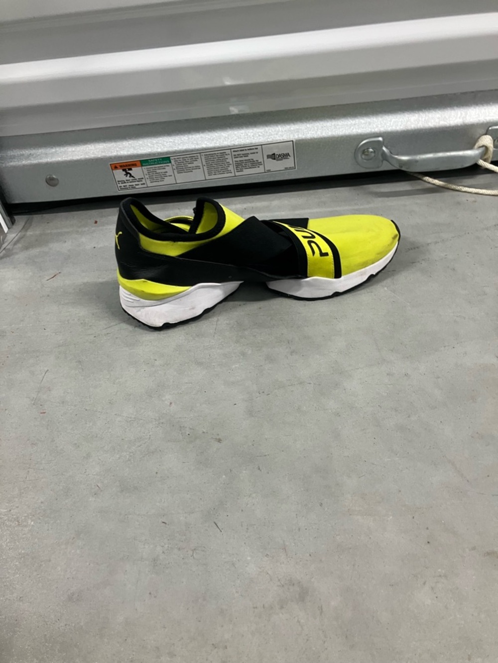PUMA Women’s Muse Neon Yellow Cut Out Running Sneakers size 9 - Picture 5 of 7